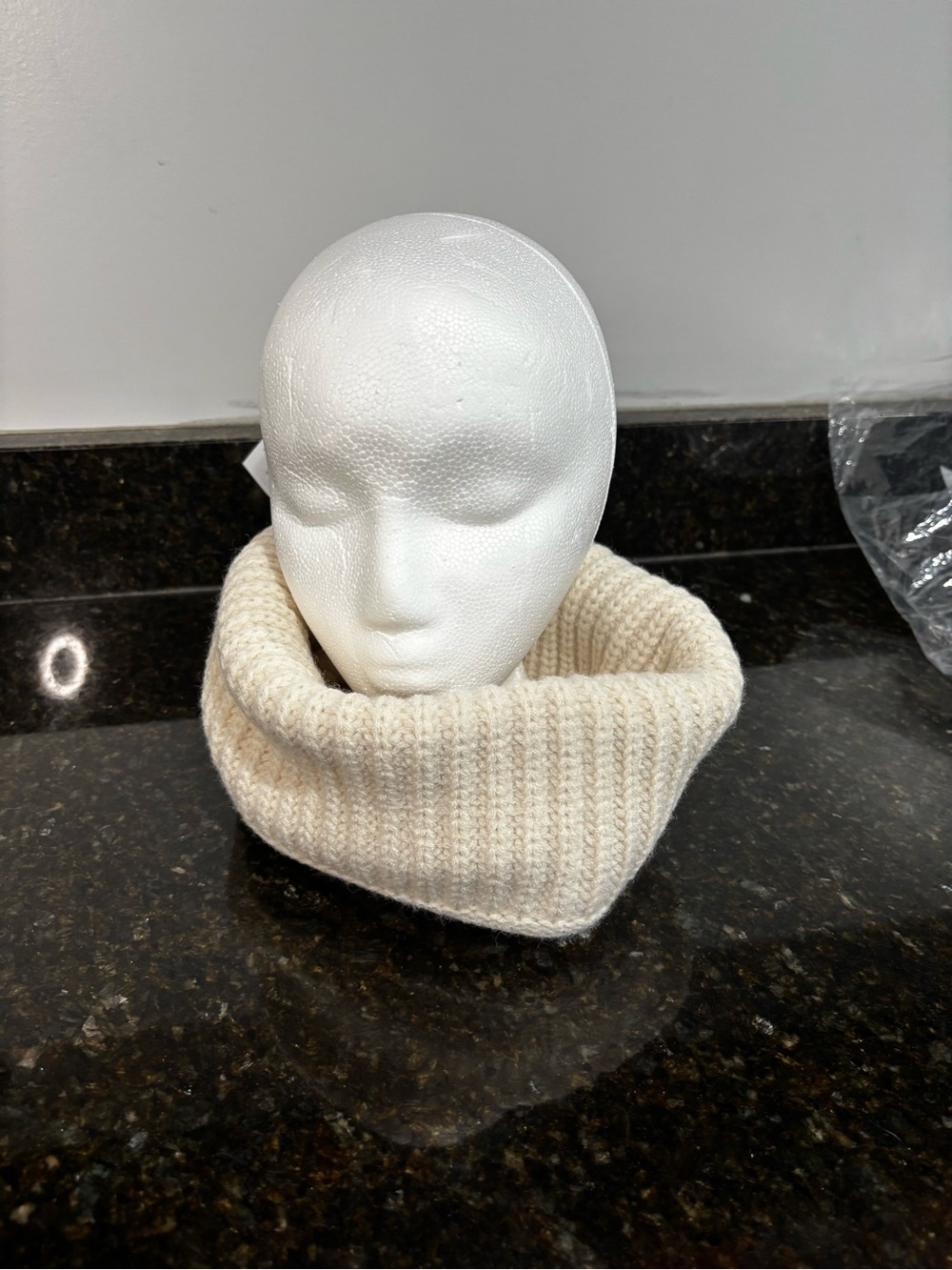 SUSAN GRAVER NIP Cozy Knit Cowl Neck Scarf Warmer in Cream